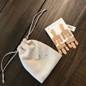 Kendra Scott earrings new style!